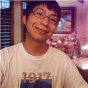 Psicólogo que brinda clases de psicología a estudiantes de secundaria y preuniversitarios